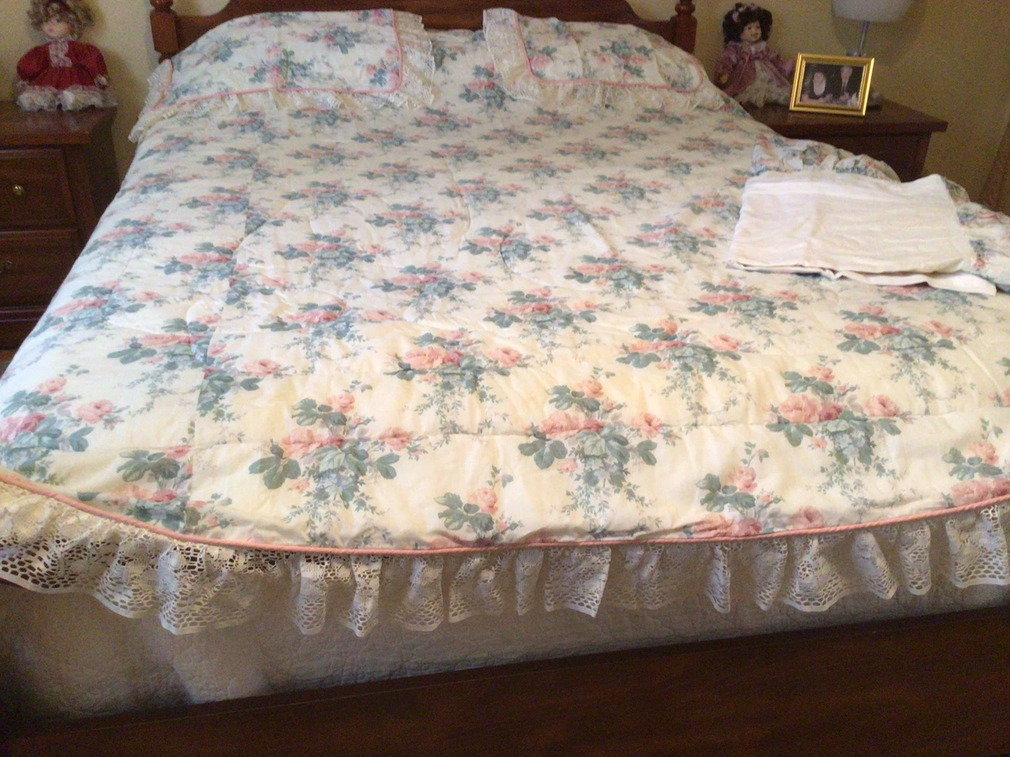 Floral  comforter with bed skirt and shames