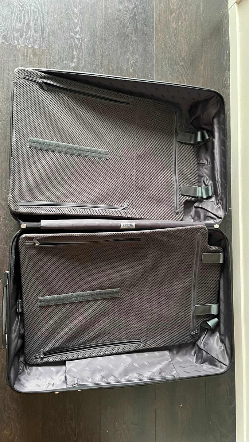 URGENT🚨 RIMOWA Black Suitcase salsa 70 - photo 5