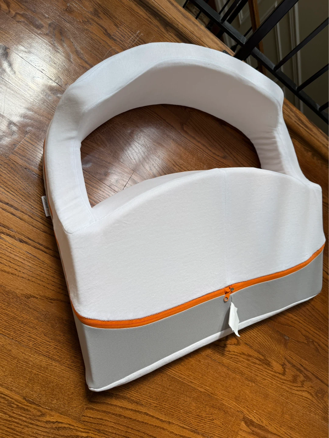 Various therapeutic pillows with covers, all new and unused. - photo 3