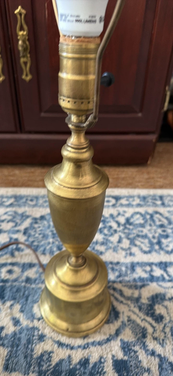 22” tall Vintage Brass Table Lamp with Cream Shade - photo 3