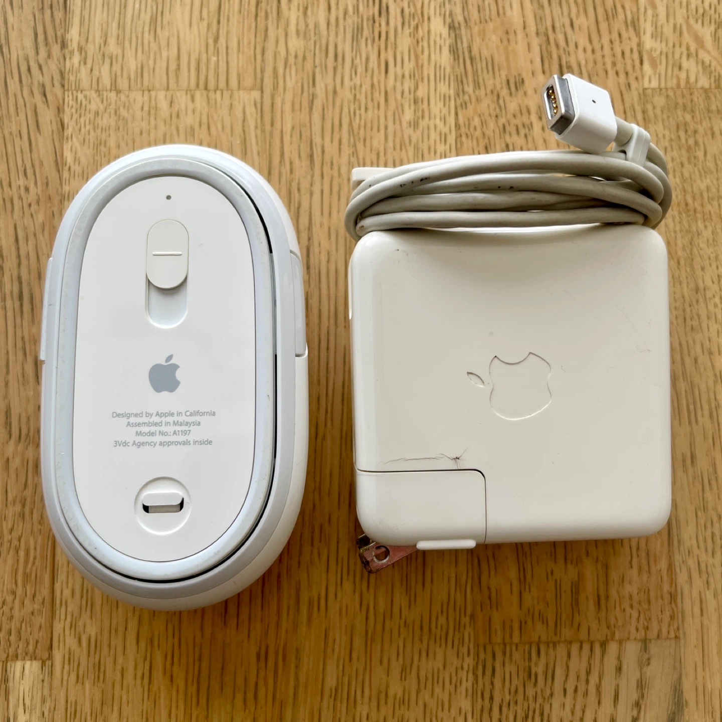 Mid-2009 MacBook Pro 13" Bundle - Original Charger & Mouse - photo 2