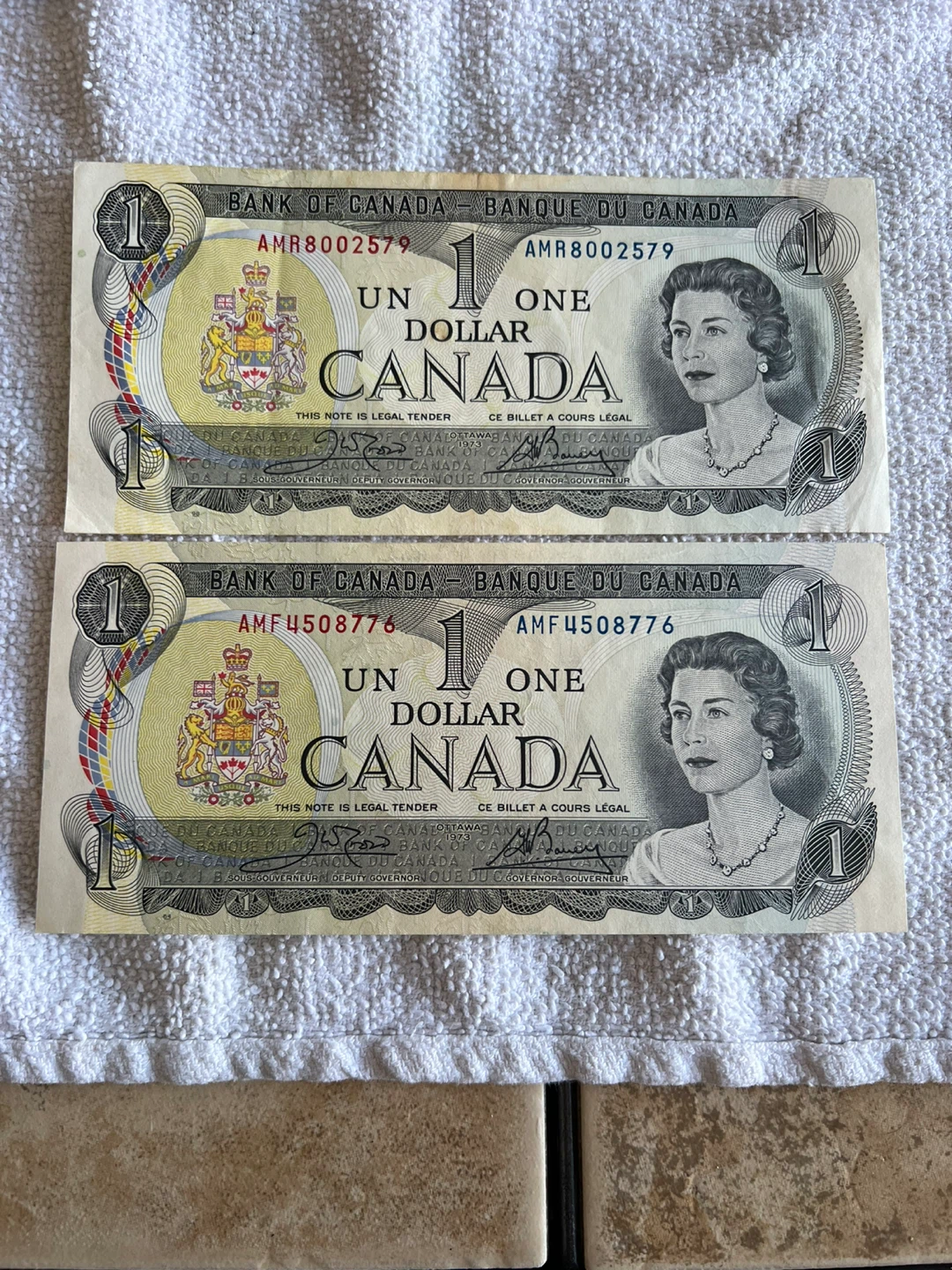 2 Vintage Canadian 1 Dollar Bills