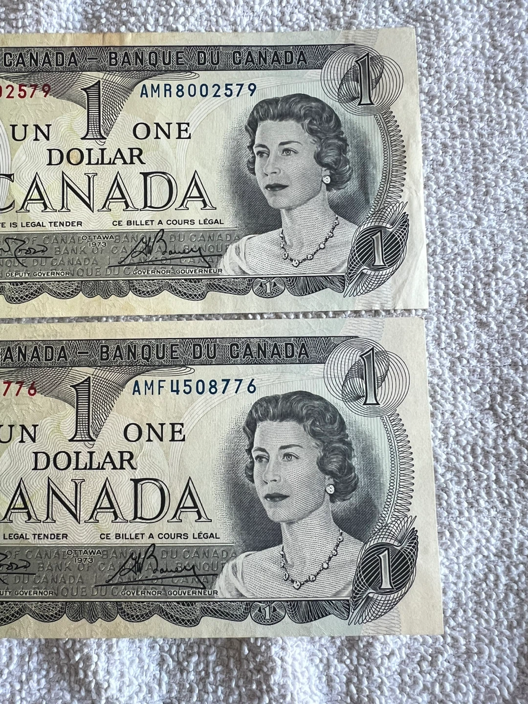 2 Vintage Canadian 1 Dollar Bills - photo 3