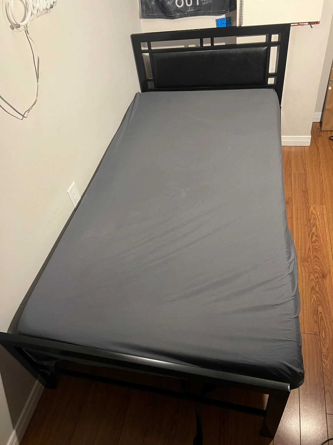 Twin Bed + mattress - photo 2