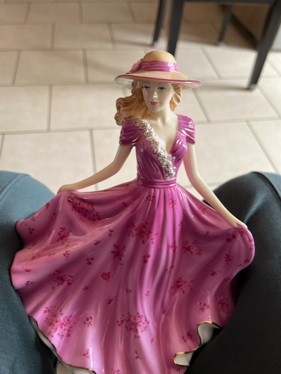 Royal Doulton Elizabeth Figure of the Year 2014 HN 5671 - photo 3