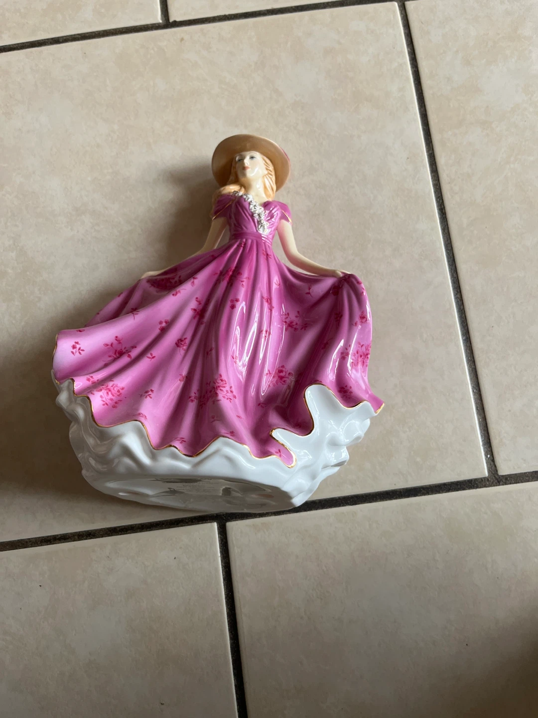 Royal Doulton Elizabeth Figure of the Year 2014 HN 5671