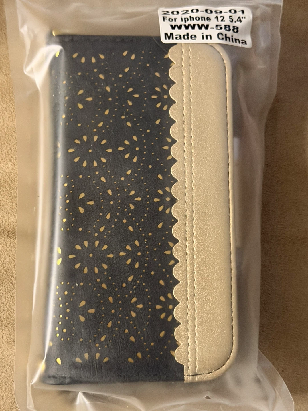 Assorted phone cases - photo 2