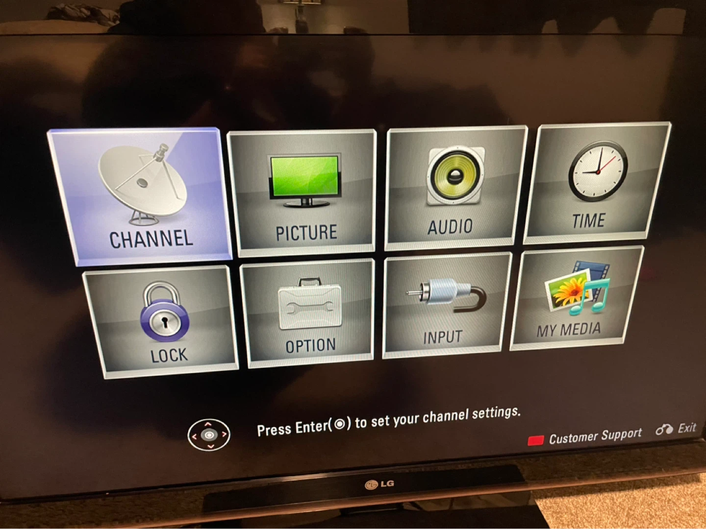 42 Inch LG TV - photo 2