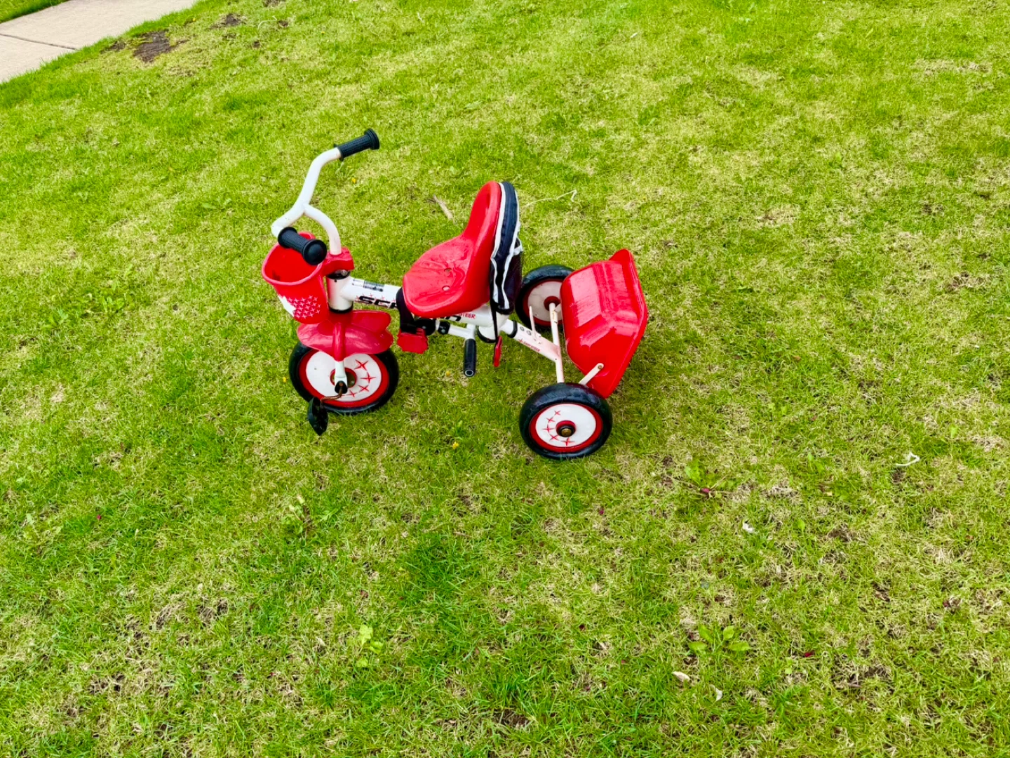 Red Schwinn Easy Steer Tricycle with Basket - photo 2