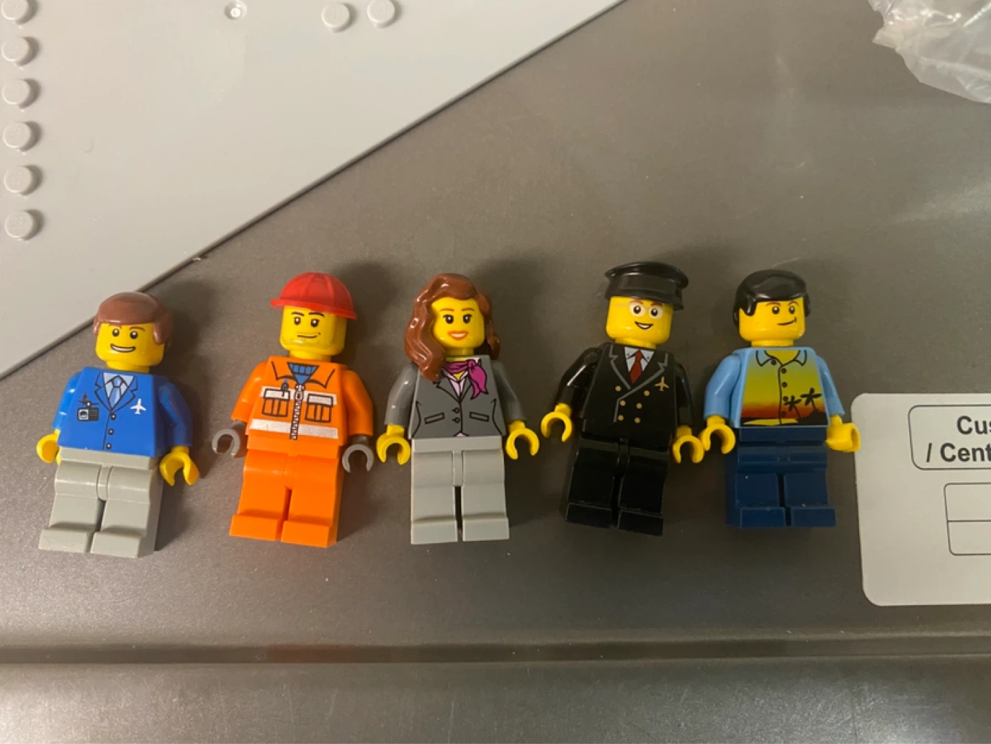 LEGO City Airport (3182) – Build + Minifigures - photo 2
