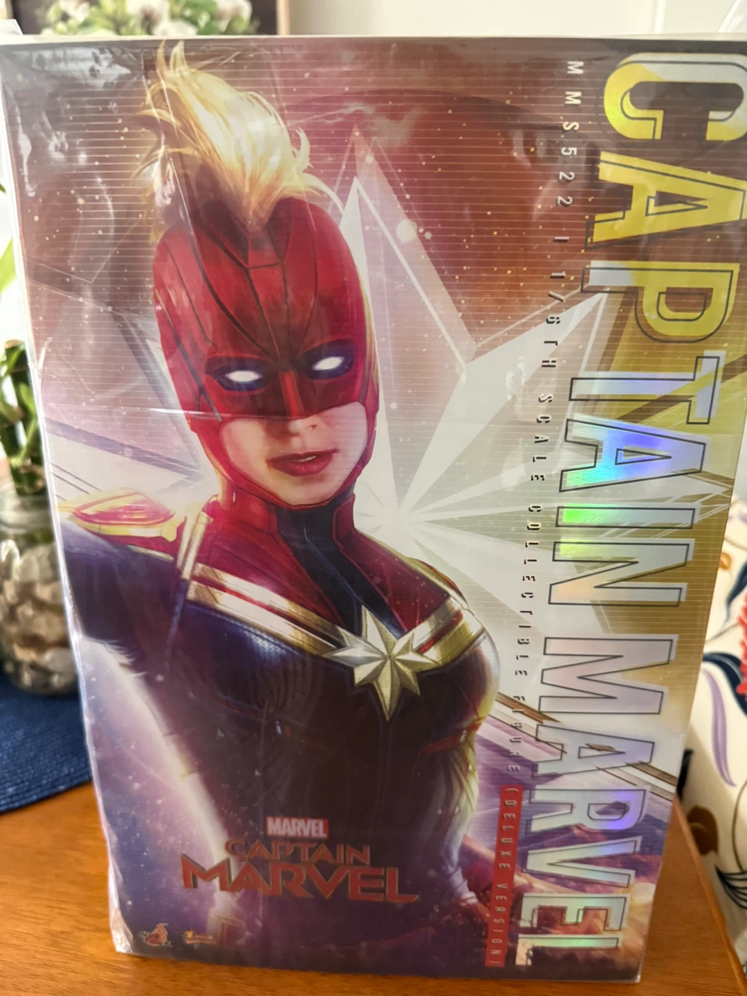 Hot Toys Captain Marvel 1/6 Scale Deluxe Ver Collectible Figure