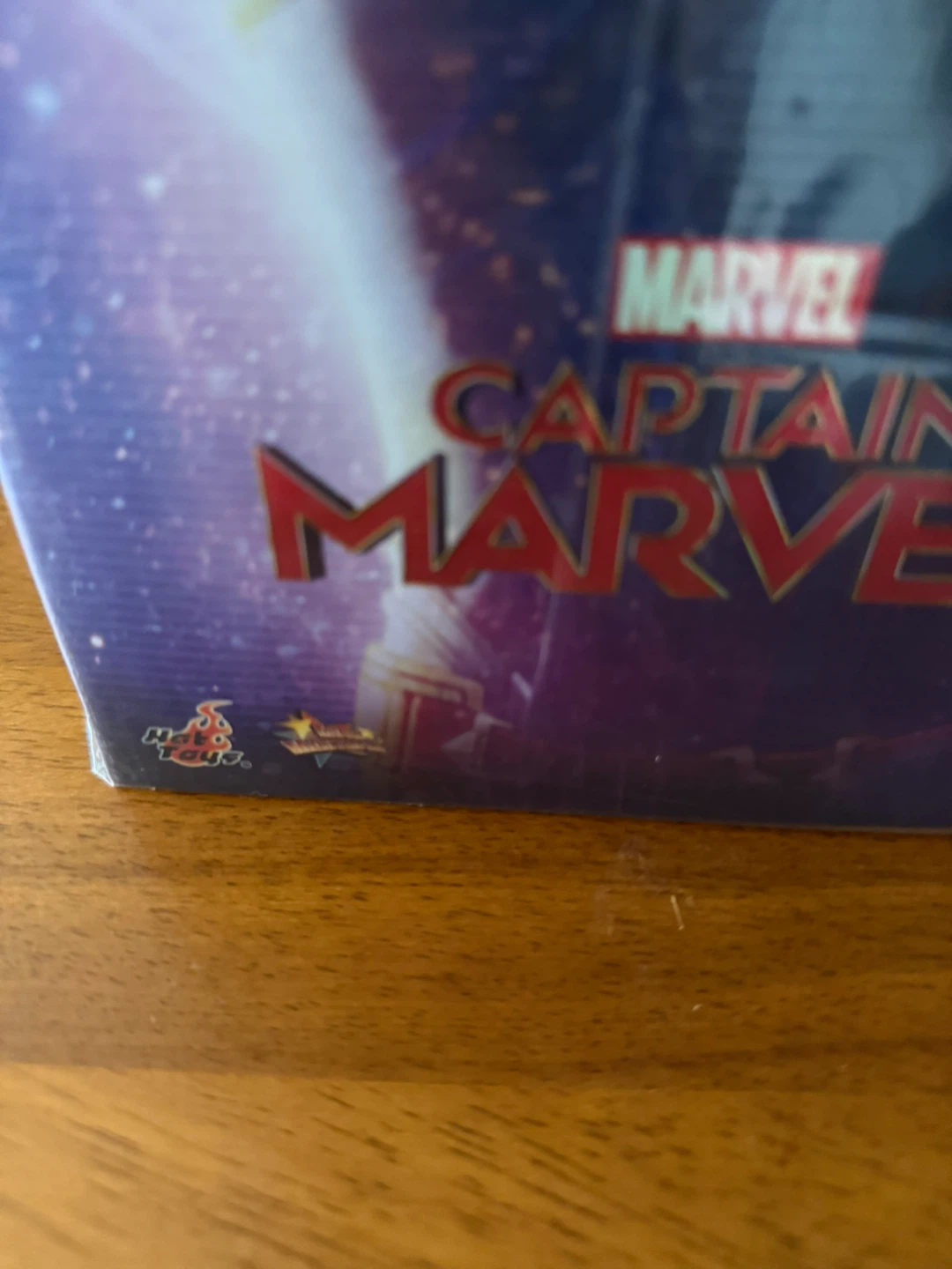 Hot Toys Captain Marvel 1/6 Scale Deluxe Ver Collectible Figure - photo 3