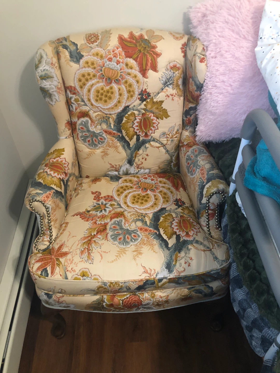 Accent chairs