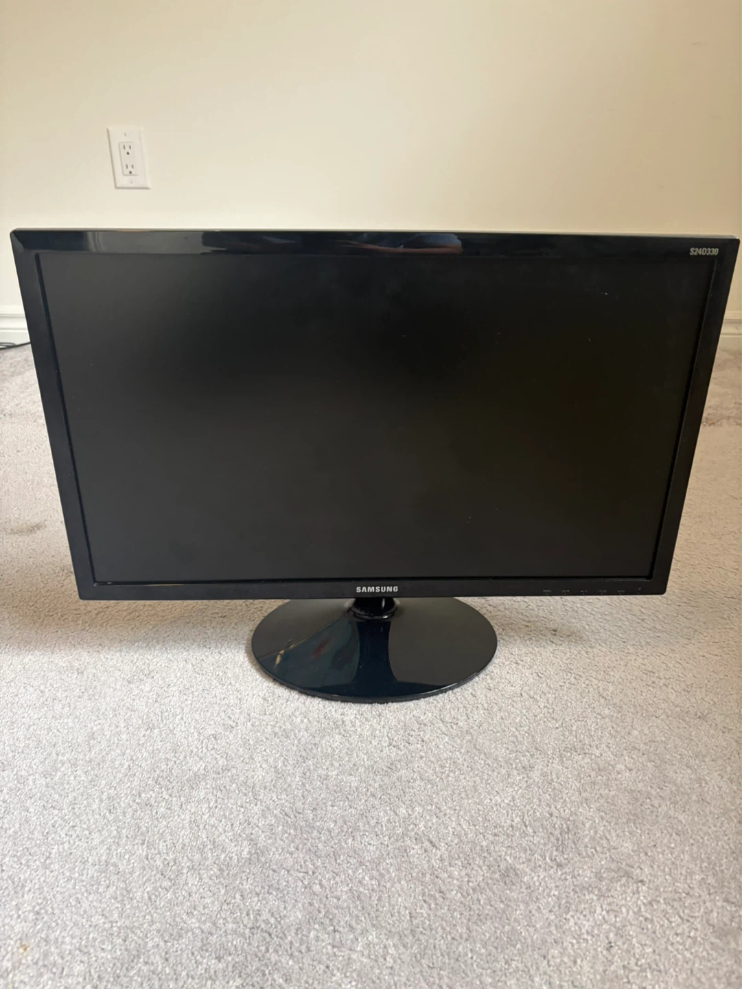 Samsung S24D330 Monitor (negotiable)