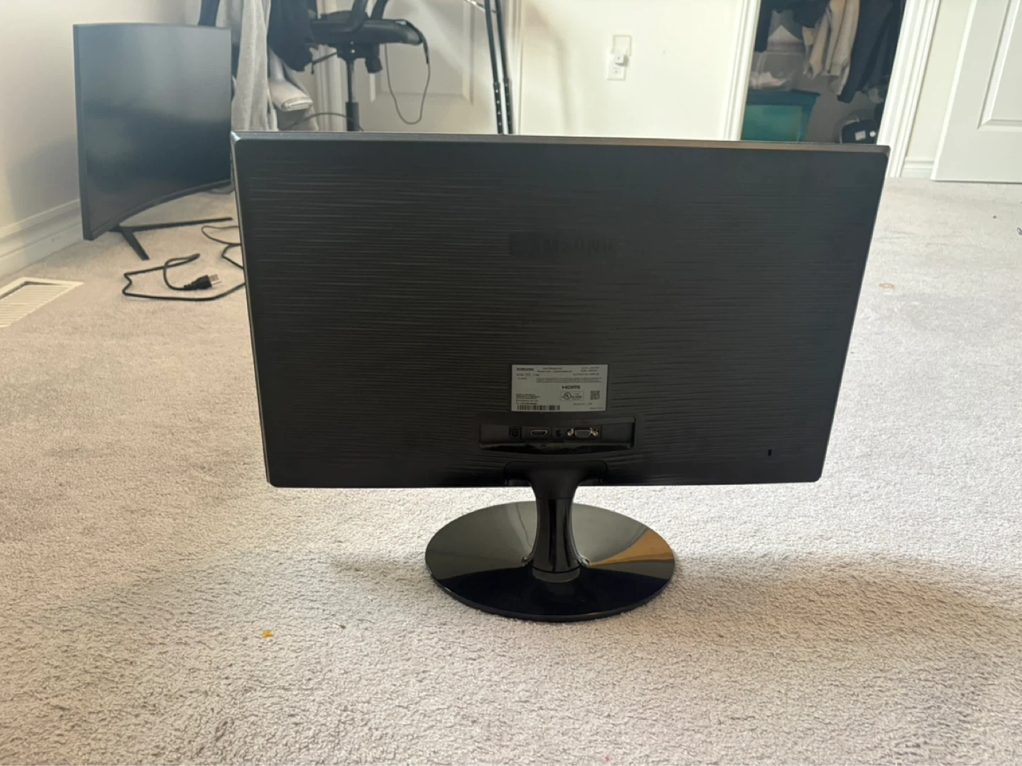 Samsung S24D330 Monitor (negotiable) - photo 2