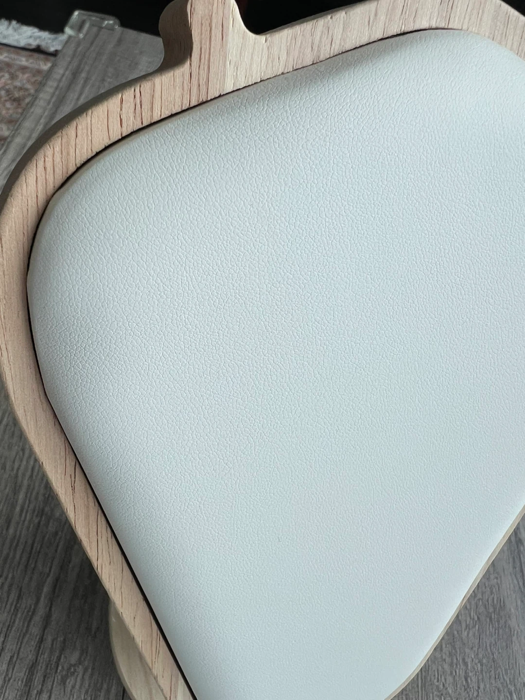 Wooden Necklace Display Stand - White Faux Leather - photo 4