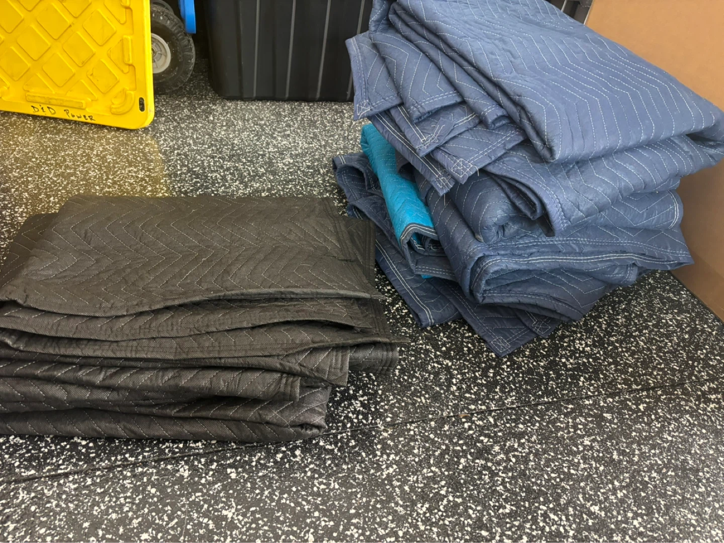 10 HDX 27 Gallon Tough Tote Storage Bins. 8 moving blankets. - photo 4