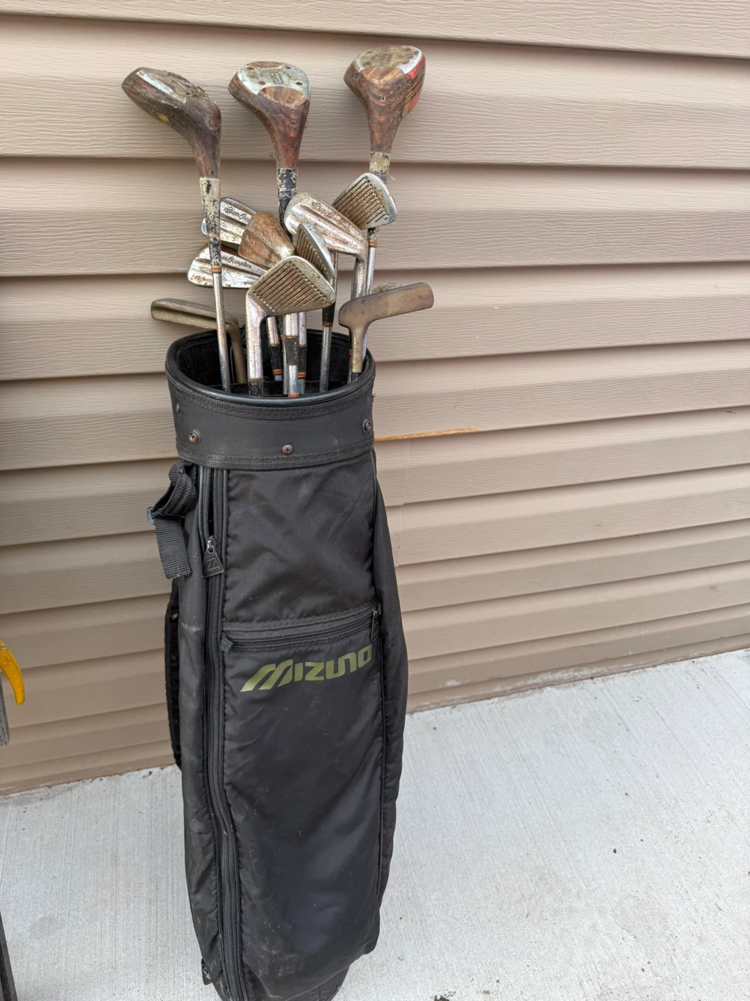 Used Golf Club Set with Golf Balls and Tees