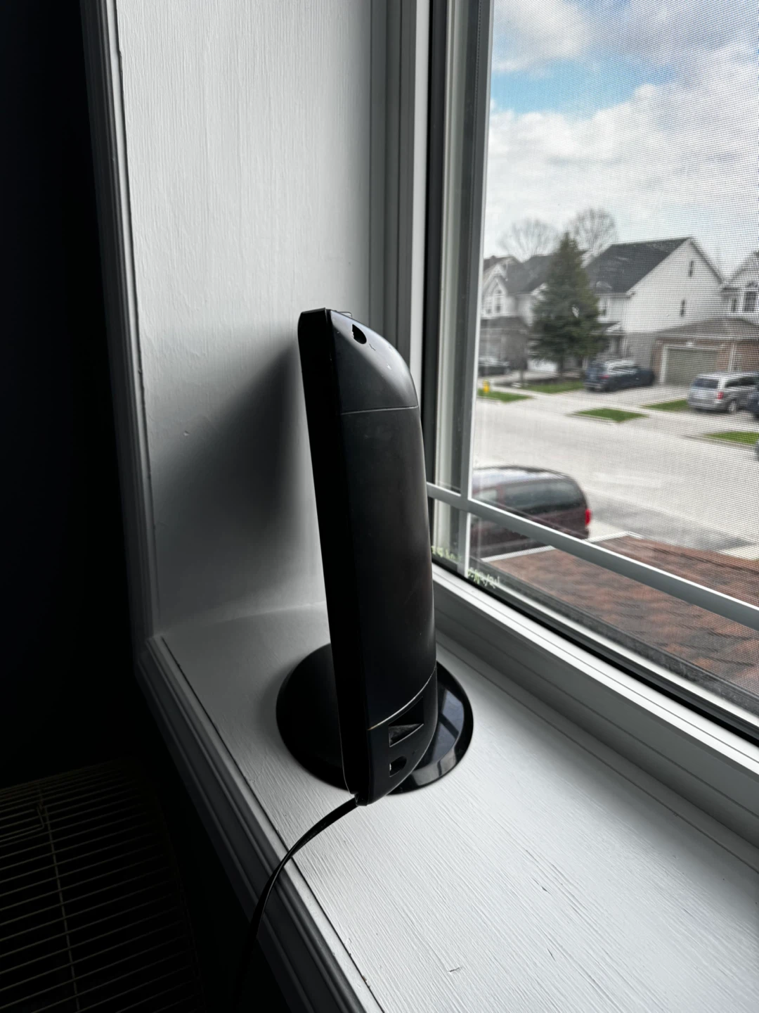 ONN 19" HD Monitor - photo 2