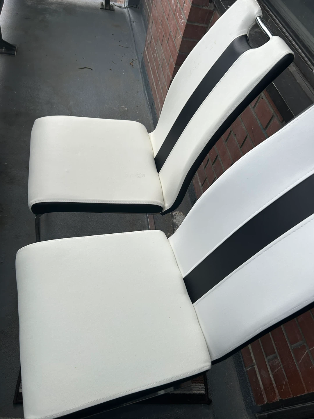 Set of 2 White Dining Chairs with Black Accents - photo 2