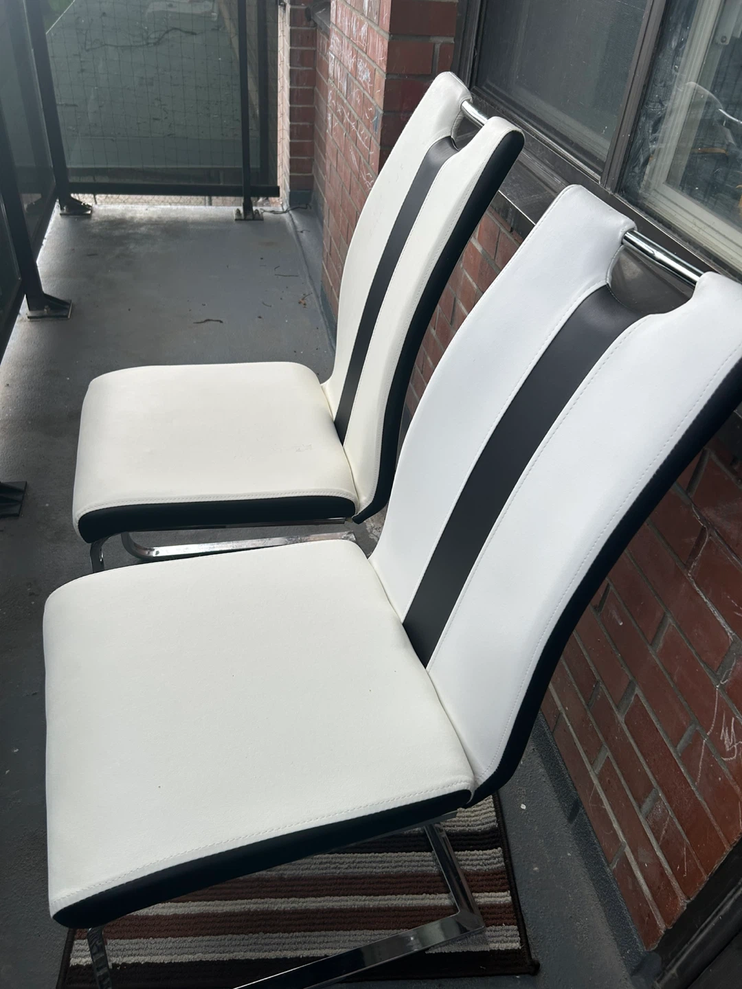 Set of 2 White Dining Chairs with Black Accents - photo 4