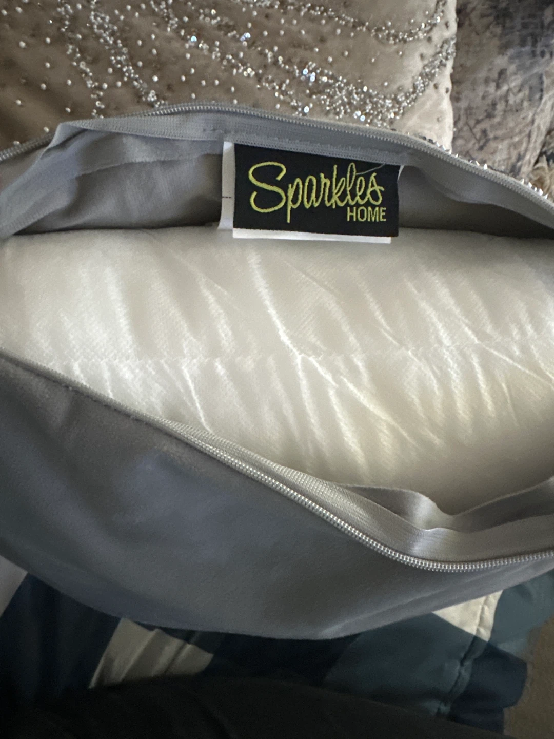 ✨ Sparkles Home Luxury Feather Cushions – Set of 4 (Brand New) ✨ - photo 4