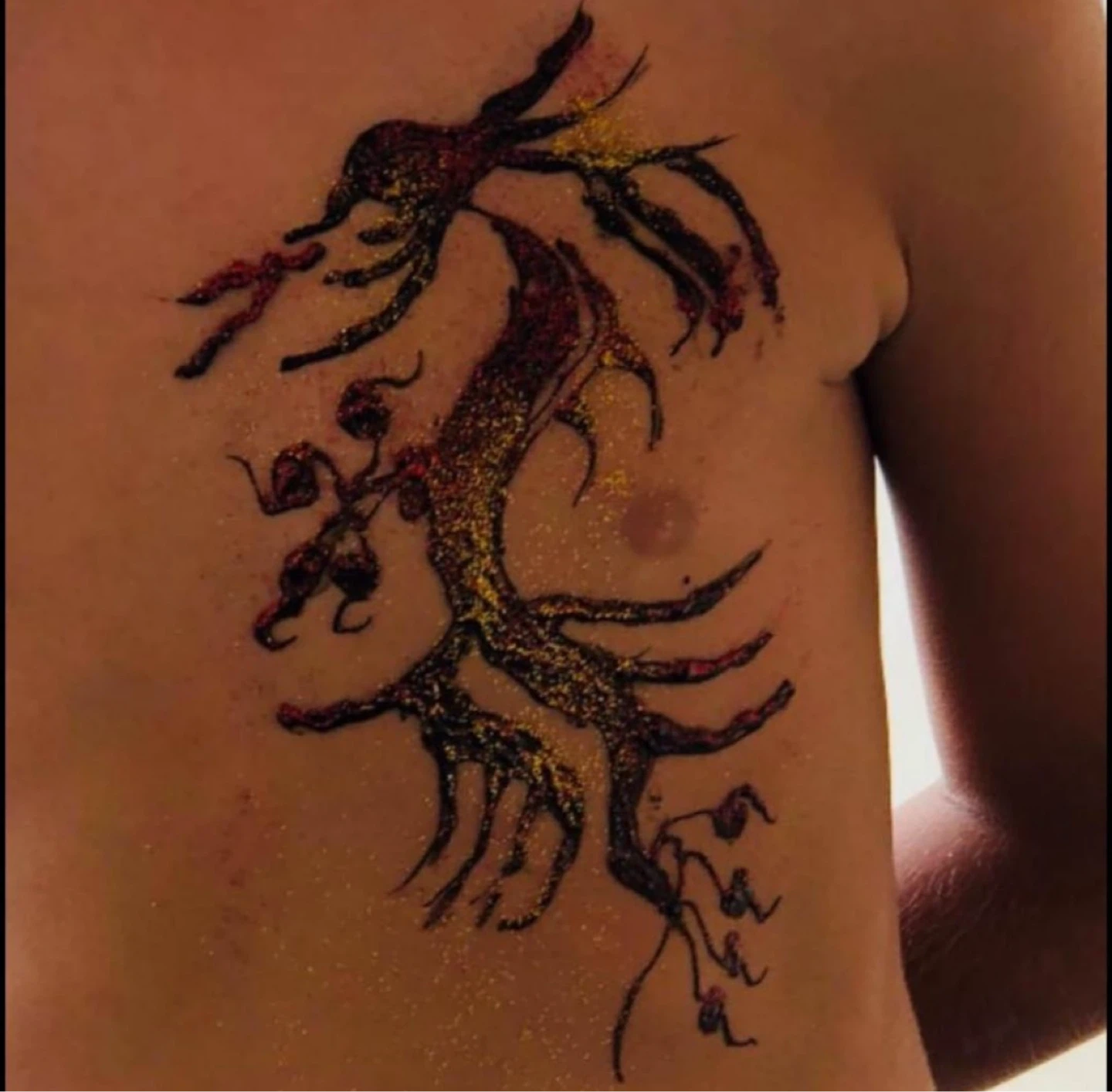 Glitter Henna Tattoo Application - photo 2
