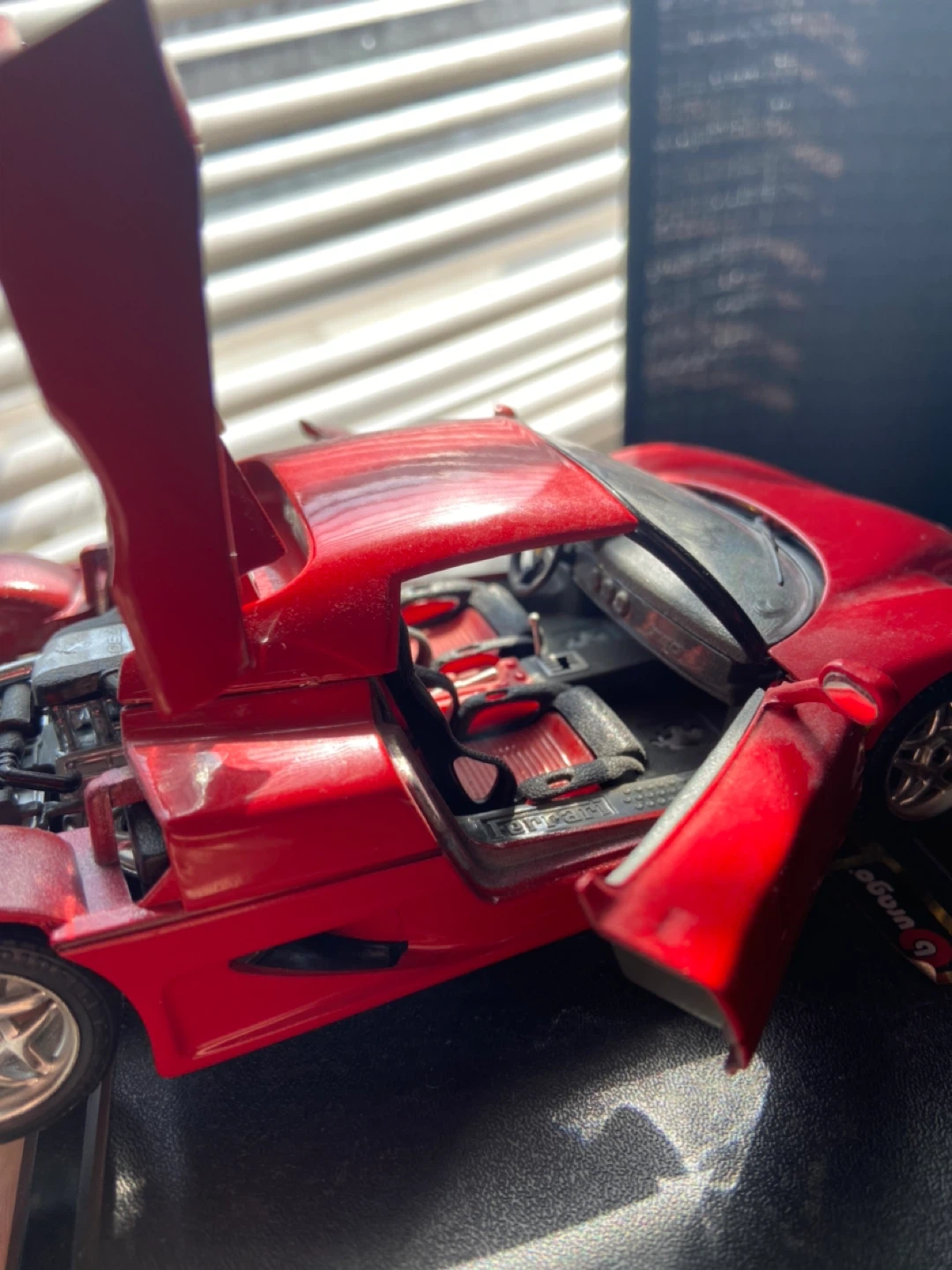 Bburago Ferrari F50 Hard-Top (1995) Red Diecast Model Car - photo 5