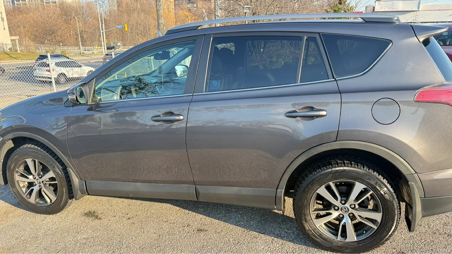 2018 Toyota RAV4 LE AWD SUV