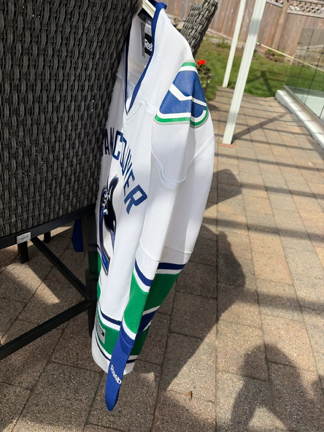 Reebok Vancouver Canucks NHL Hockey Jersey Size S/P - photo 4