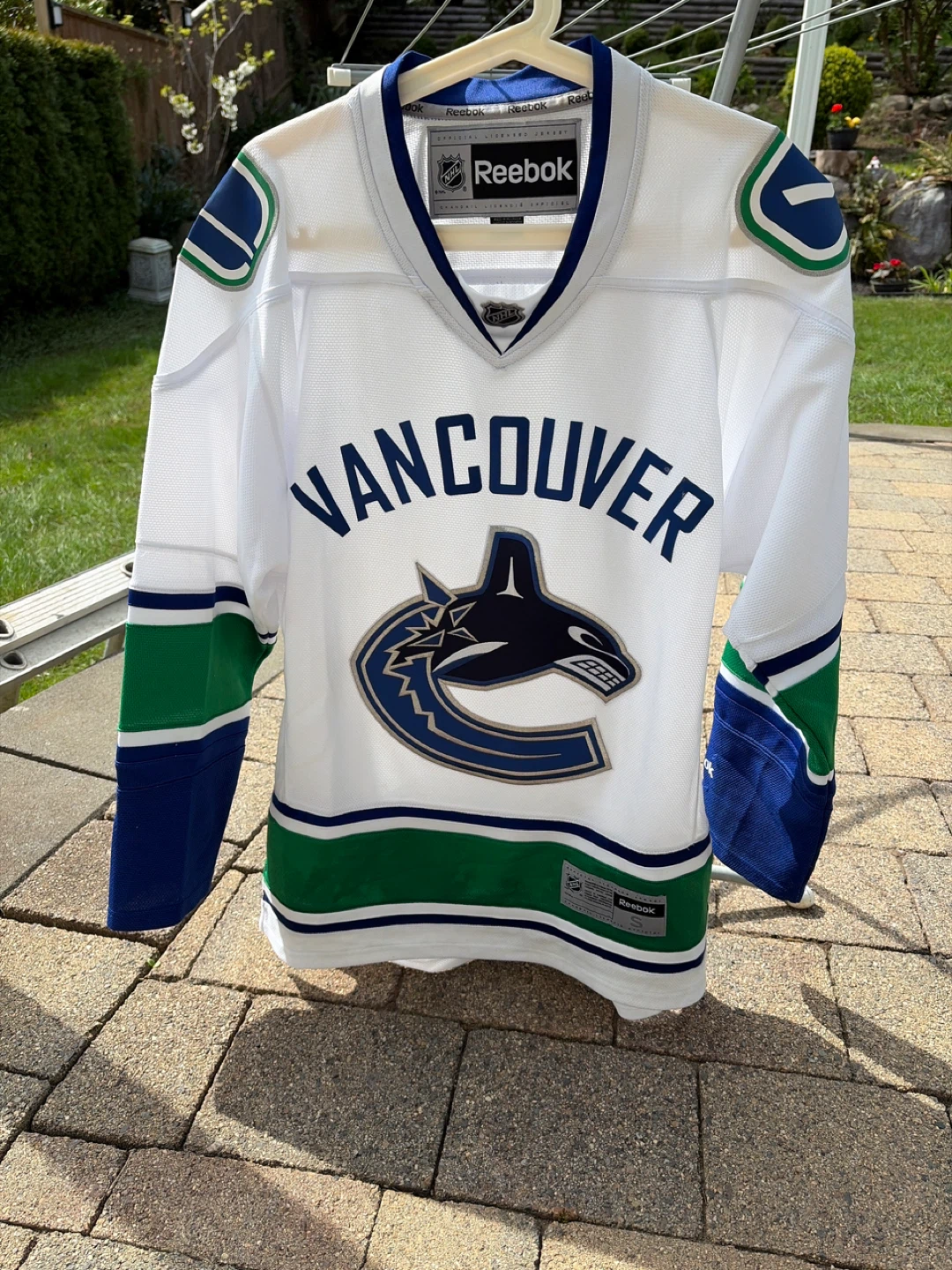 Reebok Vancouver Canucks NHL Hockey Jersey Size S/P