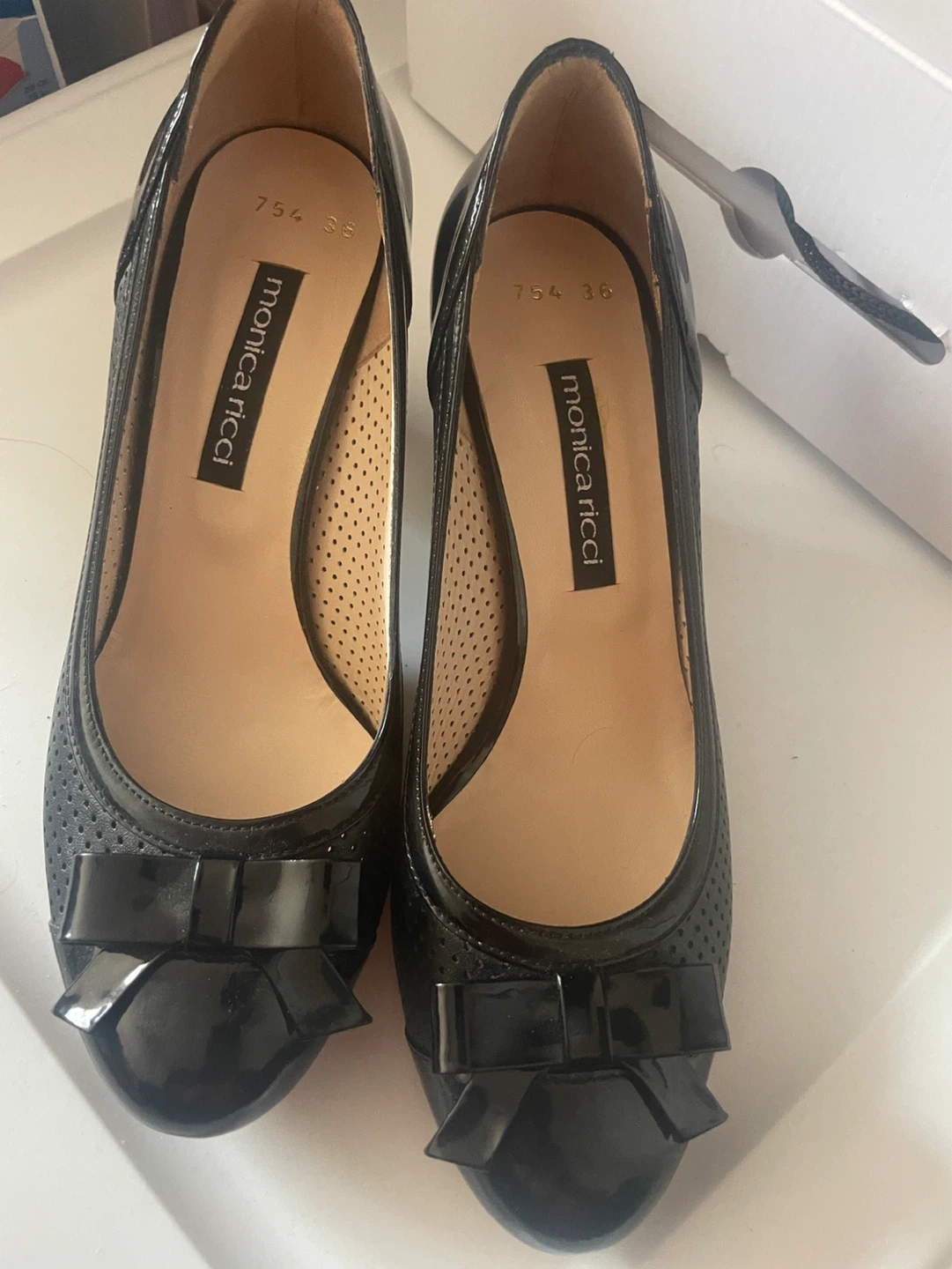 Monica Ricci Black Patent Bow Pumps size 36 euro - Size 36