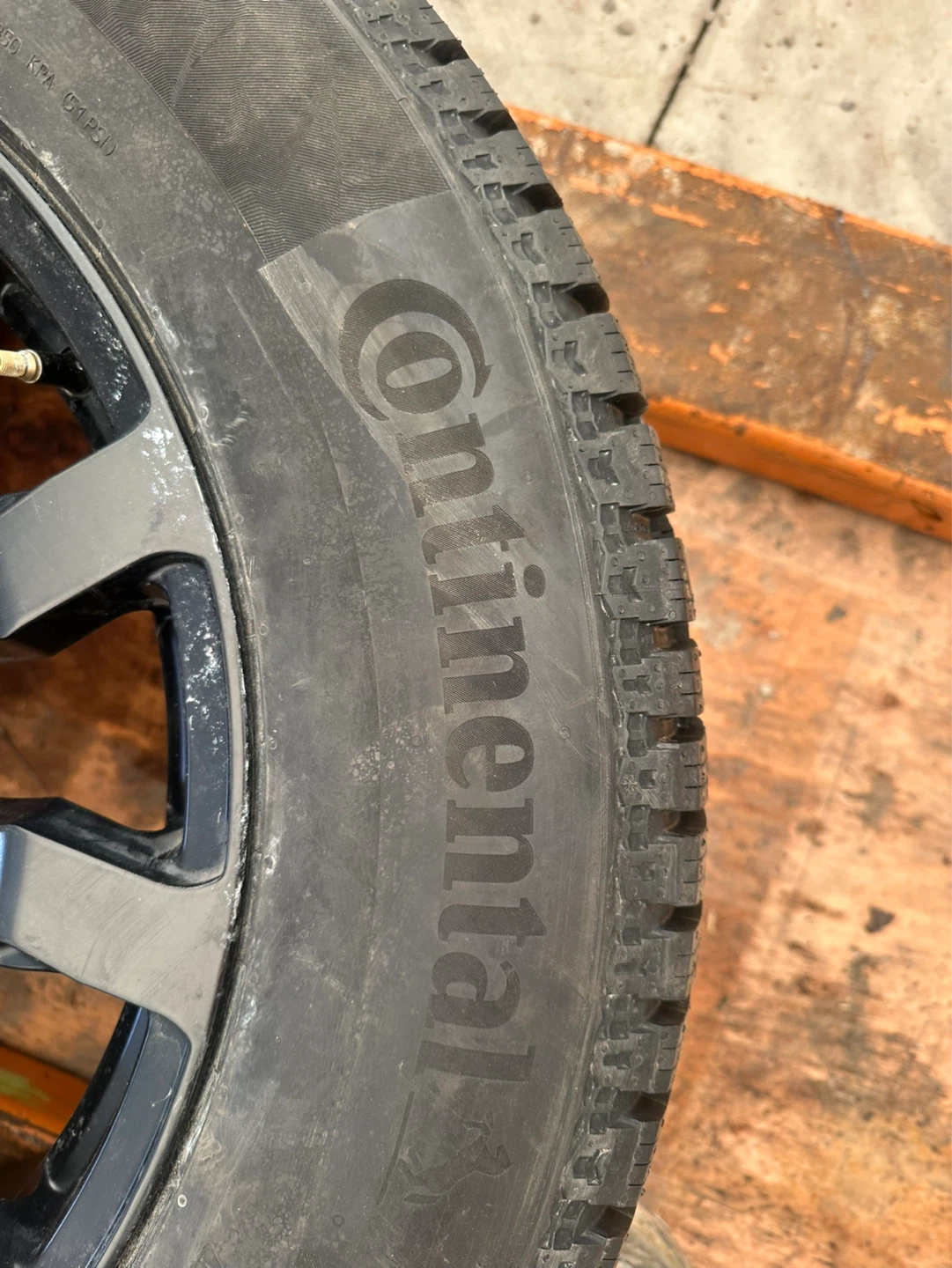 One tire and a rim Continental Winter Tire with Alloy Rim - photo 2