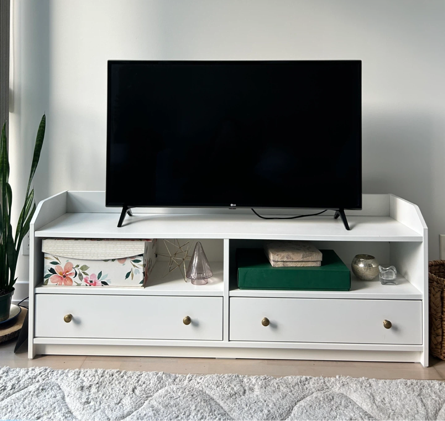 LG 43" Smart TV - photo 3