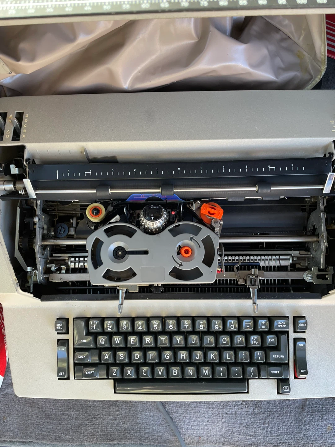 IBM SELECTRIC CORRECTING TYPEWRITER - photo 3