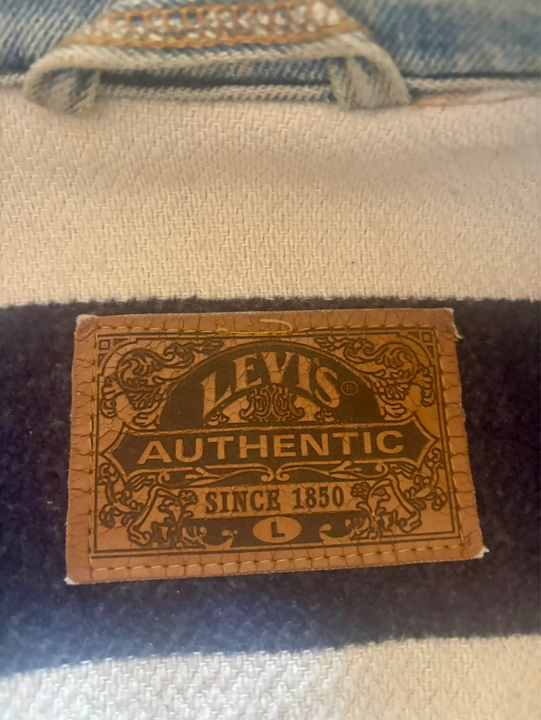 Vintage Levi's Denim Jacket - Size L - photo 3