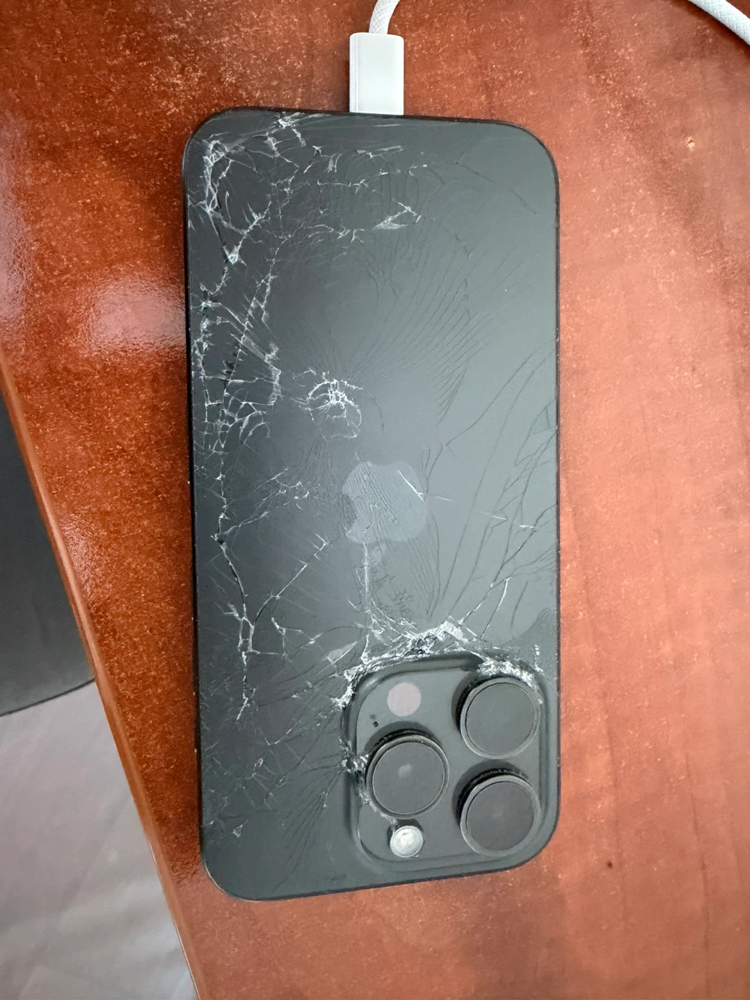 iPhone 14 Pro Max - Cracked Screen - photo 4