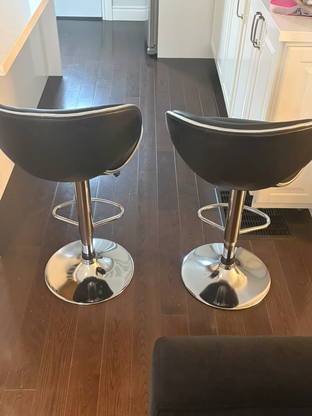 Set of 2 Black Bar Stools from Sunpan - photo 4