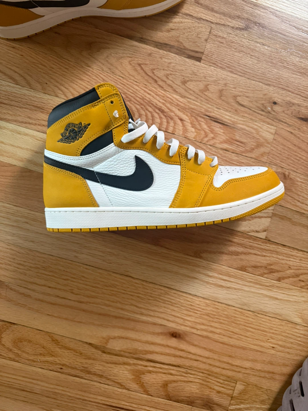 Air Jordan 1 High OG Yellow Ochre