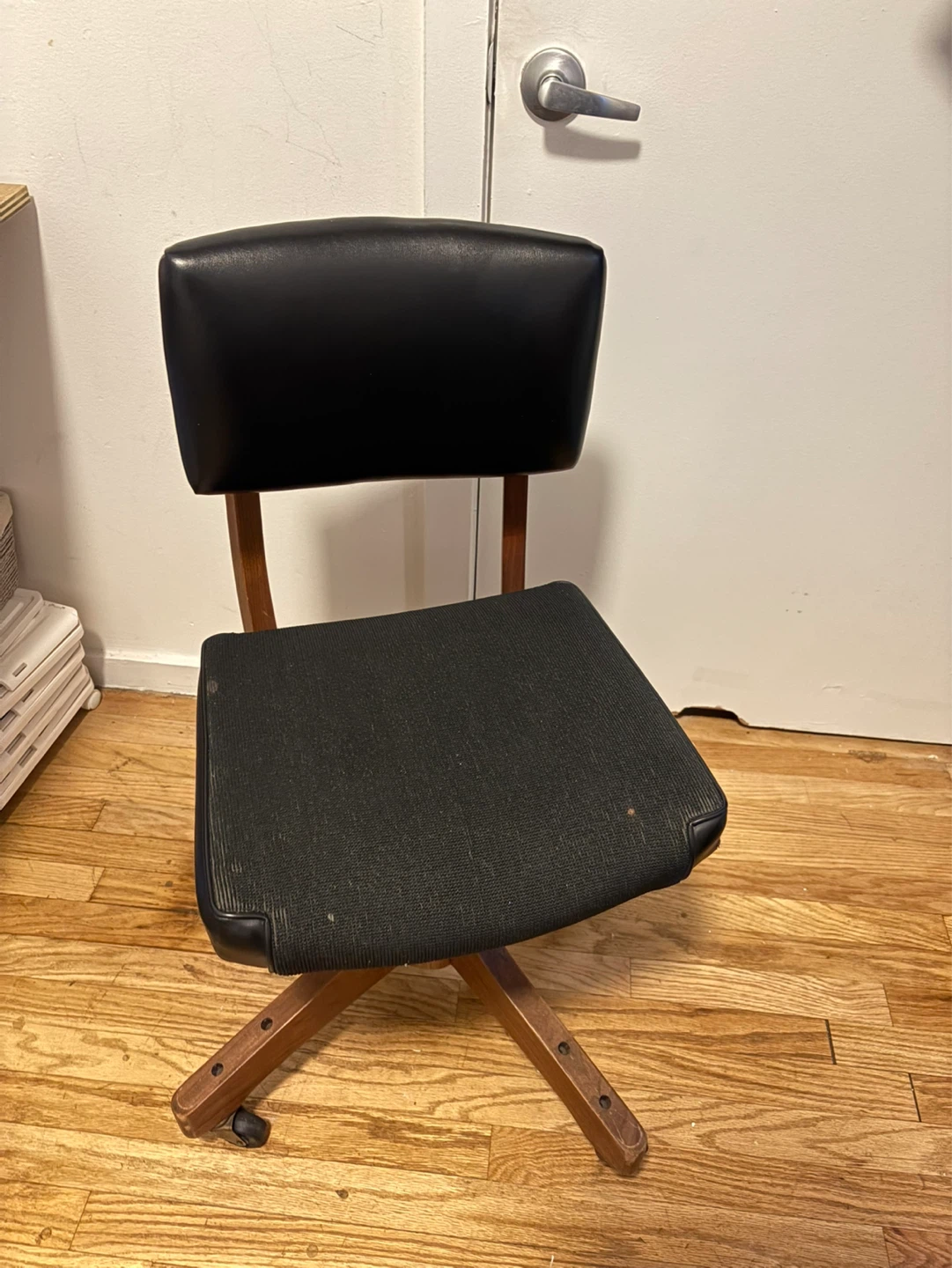 Black Swivel Office Chair - photo 4