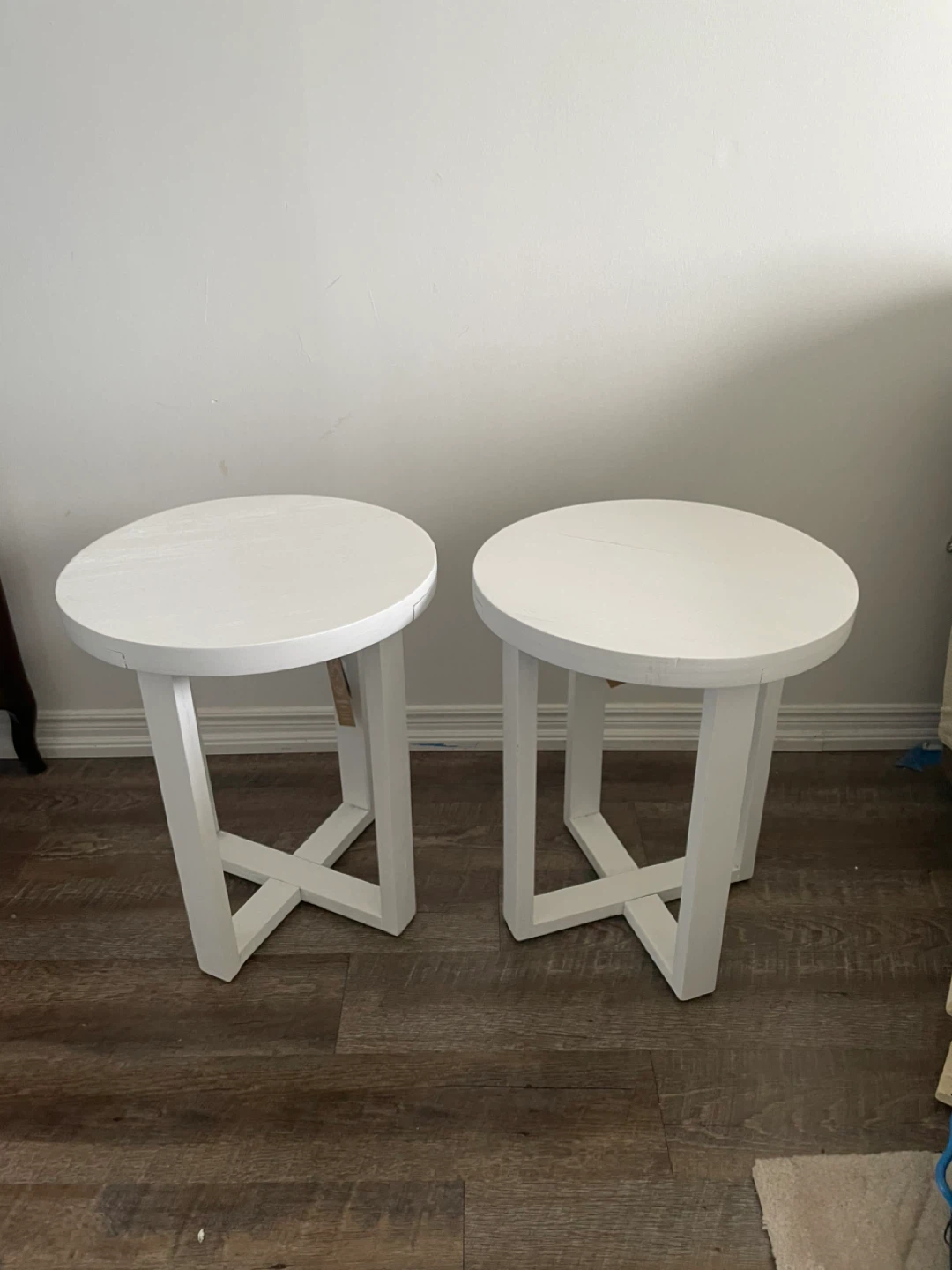 Set of 2 White Round Accent Side Tables