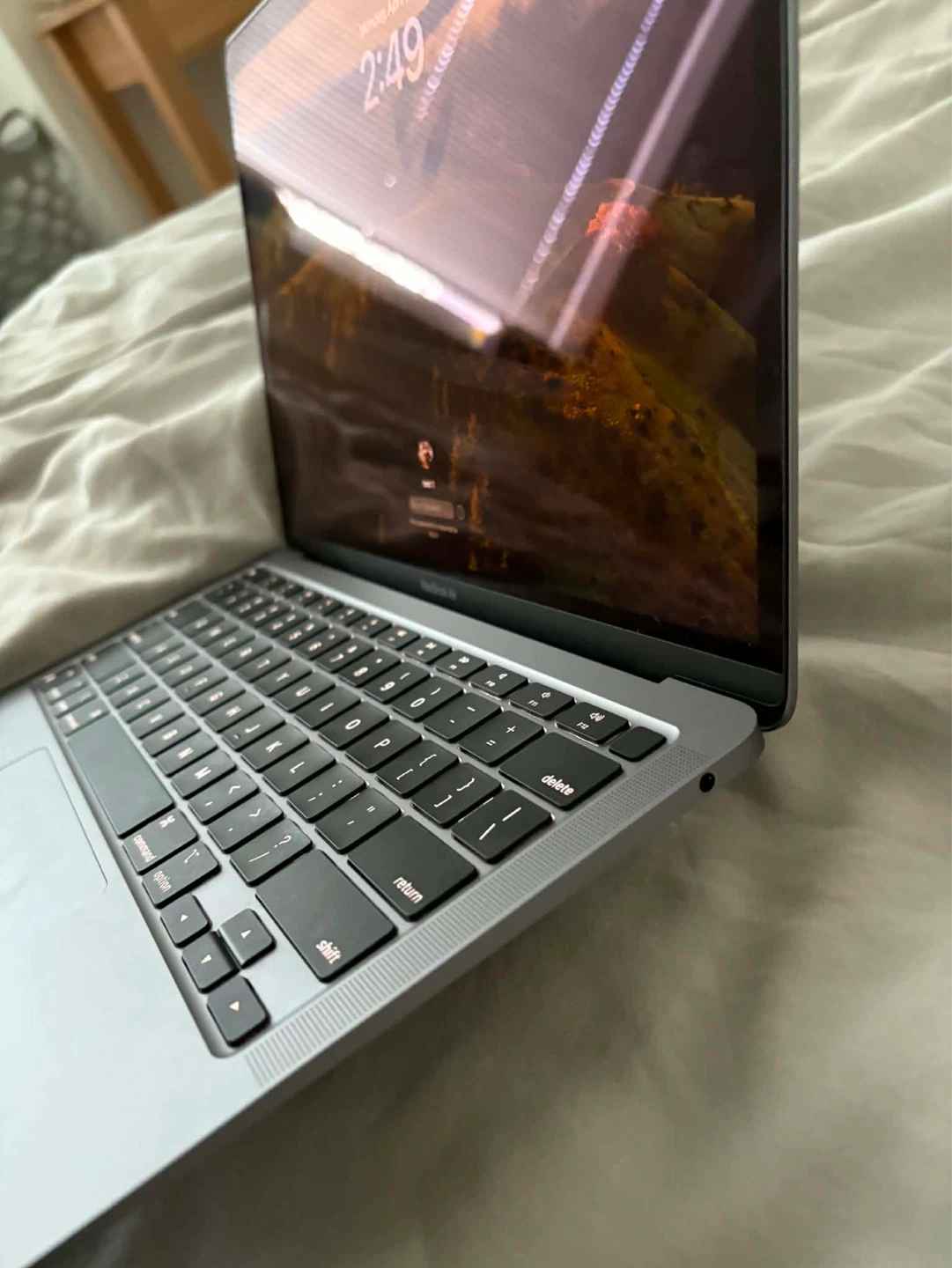 Apple MacBook Air 13-inch 8GB RAM/ 256GB SSD(M1 Late 2020)