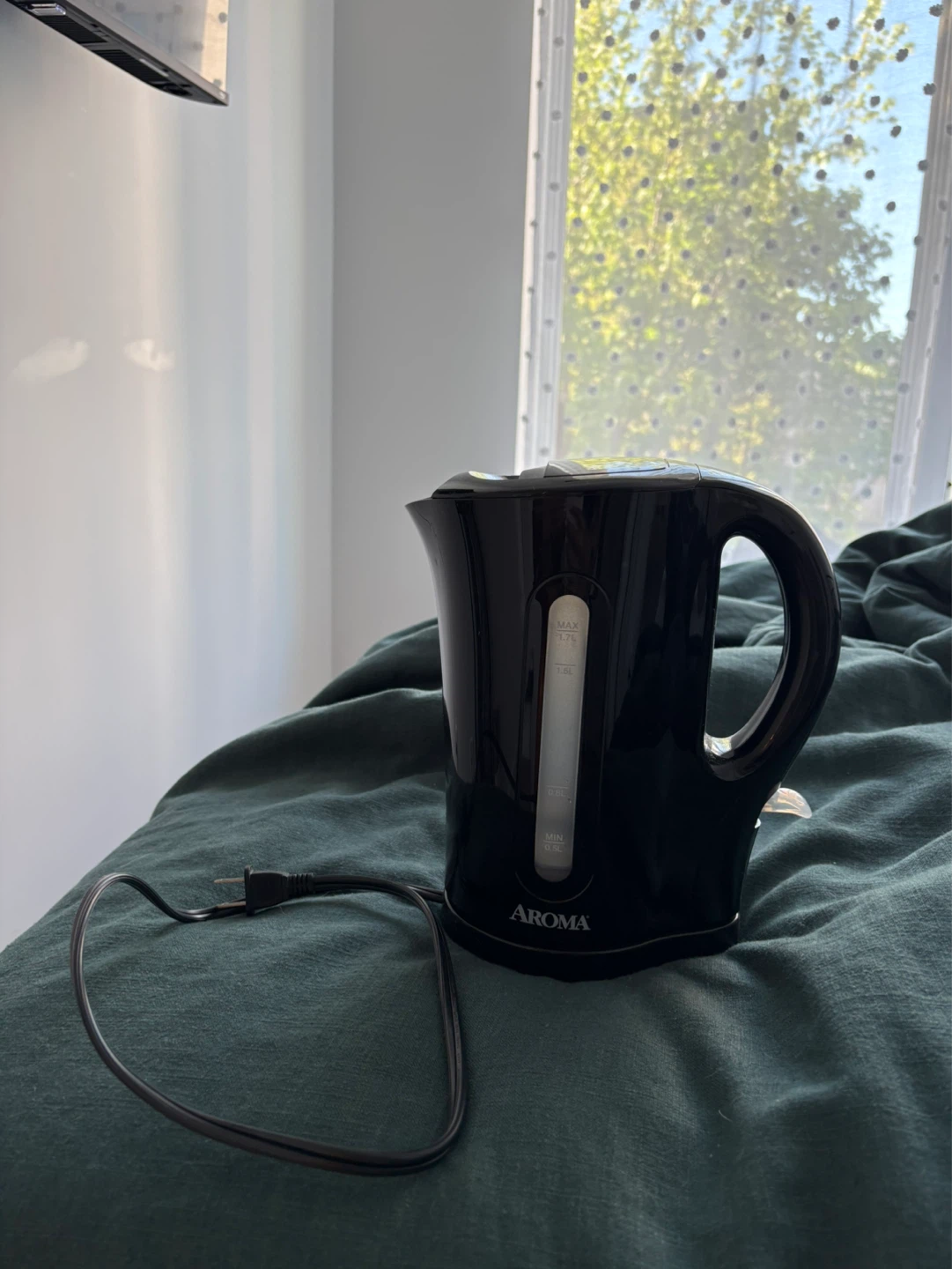 Aroma Electric Kettle Black 1.7L – Used Only Twice, Like New