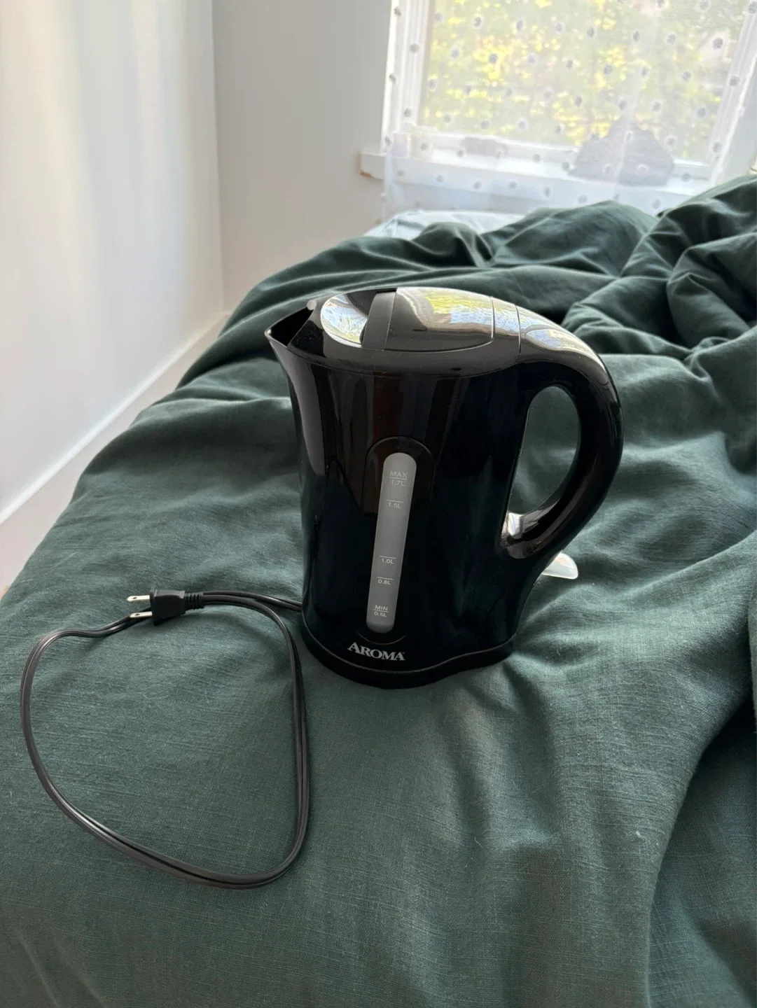 Aroma Electric Kettle Black 1.7L – Used Only Twice, Like New - photo 2