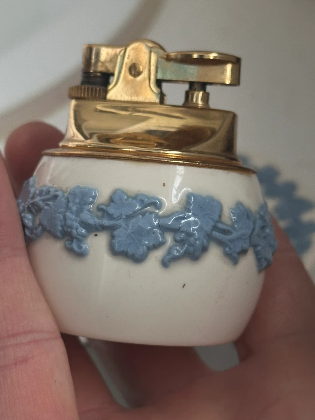 Wedgwood Queensware Lighter and Ashtray - photo 2