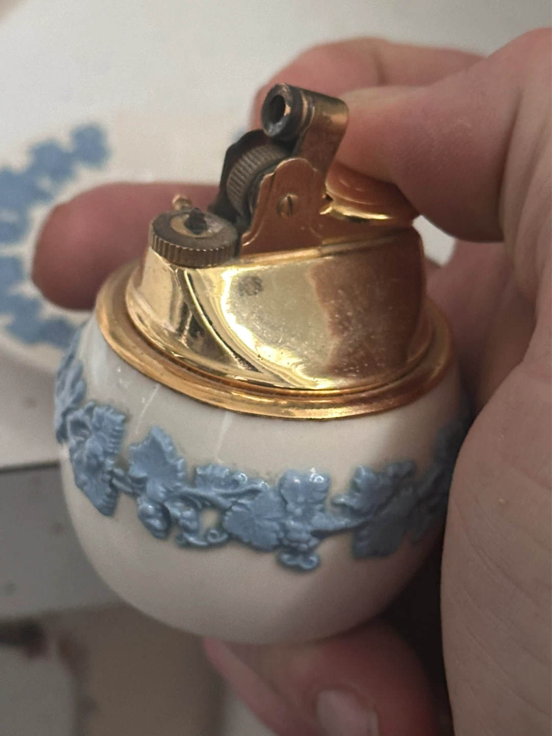 Wedgwood Queensware Lighter and Ashtray - photo 4