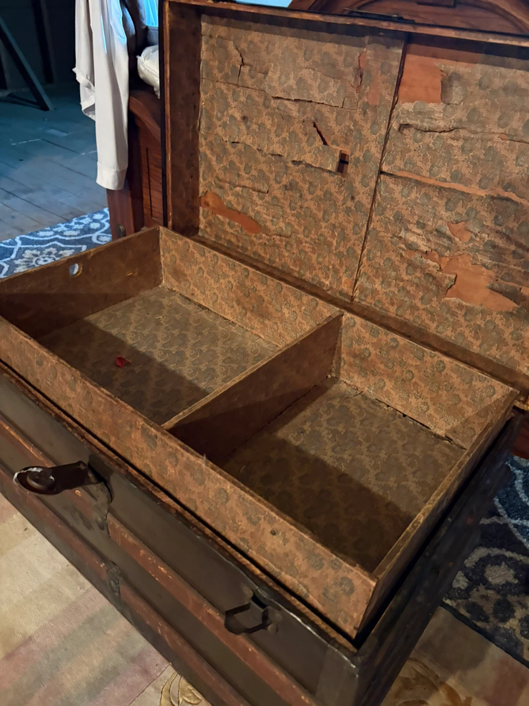 Vintage Steamer Trunk Dresser Storage Chest - photo 3