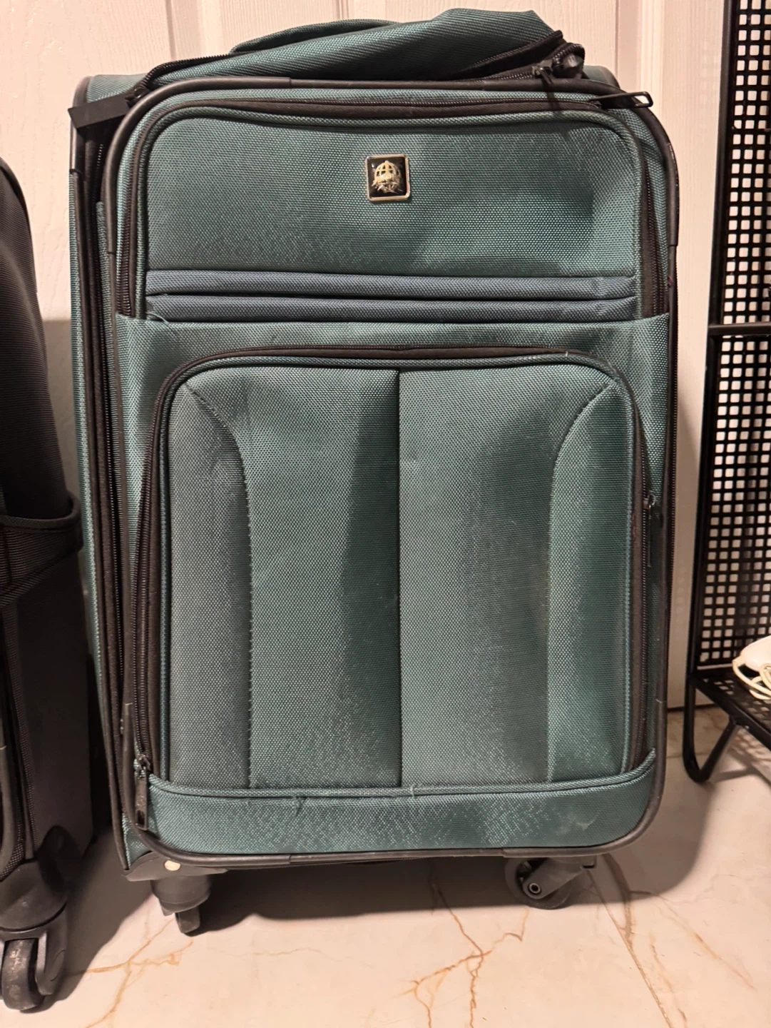 Medium-sized suitcases with wheels. $12 each or best offer. - photo 5
