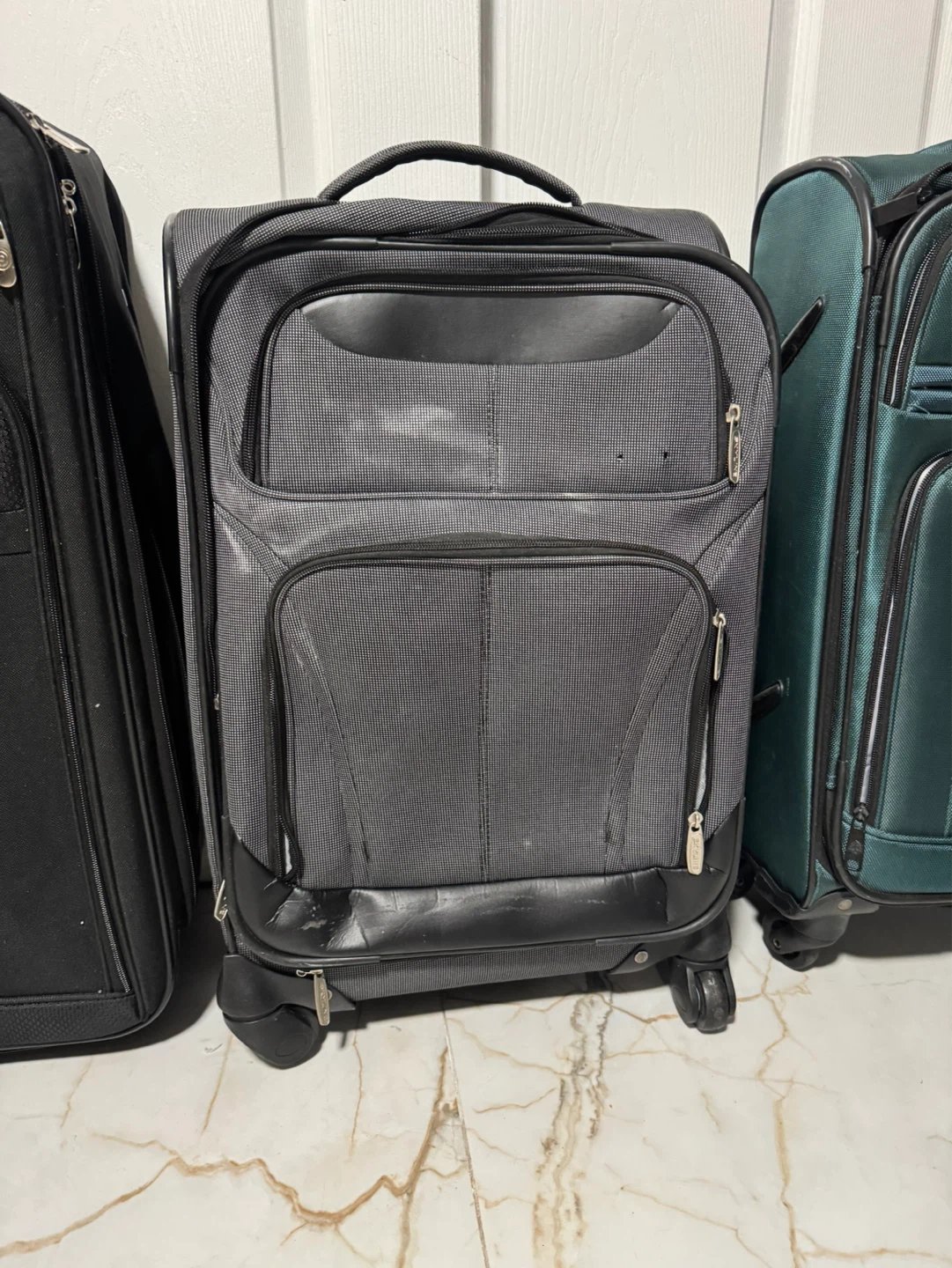 Medium-sized suitcases with wheels. $12 each or best offer. - photo 4