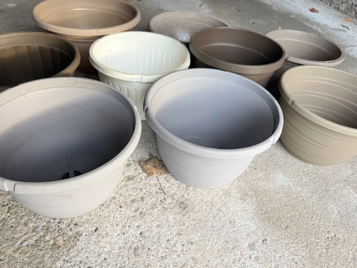 9 pots and Hanging Planters mix all for $5 - photo 5